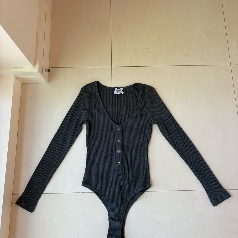 Princess Polly Never Worn Black-Gray Ribbed Bodysuit
